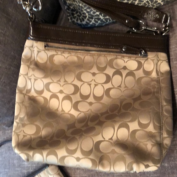 Coach signature crossbody and large wristlet 😮 - Picture 3 of 7